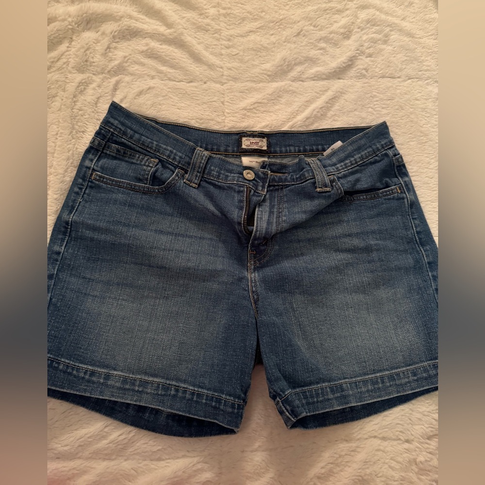 Levi shorts